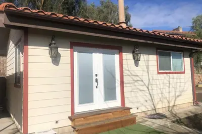 Guest Cottage with views & privacy