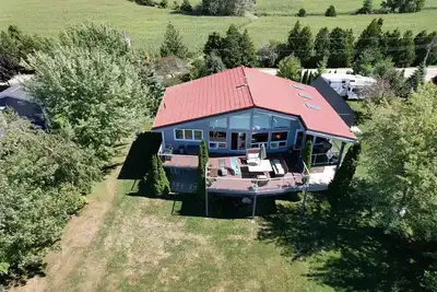Image de Waterfront cottage LakeHuron pool\/Hotub\/pets\/outshower private beach 2-18 people