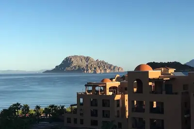 Image de Whale Watching, Golf & Stunning Star-Gazing: 2-Br Penthouse