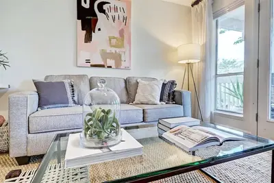 Image de Stylish Uptown condo in Historic 4th Ward!