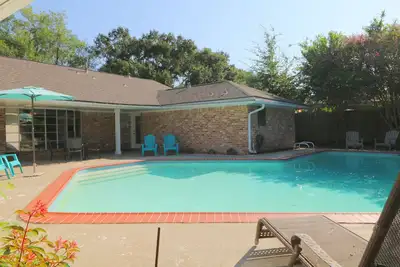 Image de Private Pool, 4 bedrooms 2. 5 baths Furnished Home near Md Anderson