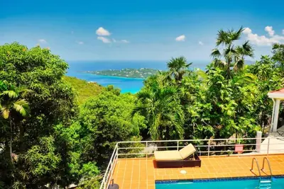 Image de Entire 2-story house with pool and hot tub- 5 minutes from beach