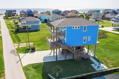 Image de Steps to Beach--Fantastic Views--4br w 2 King suites--Game Rm--2 decks--patio