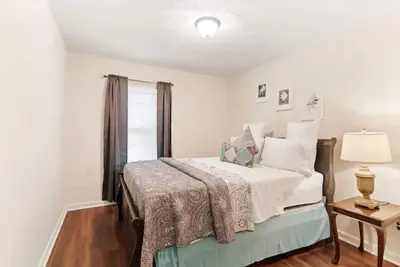 Image de 5 Minutes to Downtown Rochester Ny!