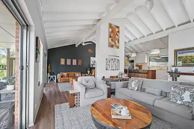 Image de Stylish Villa 38 has Stunning Lake & Ocean Views a Perfect Retreat!