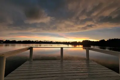 Image de Tranquil Waterfront Pool Home with beautiful views and sunsets and great fishing