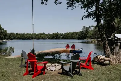 Image de Beautiful waterfront cottage nestled in the heart of Muskoka!