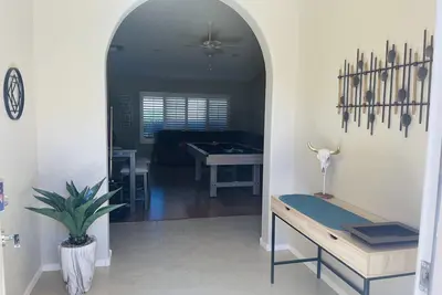 Image de Cheerful 3-bedroom home with private putting green