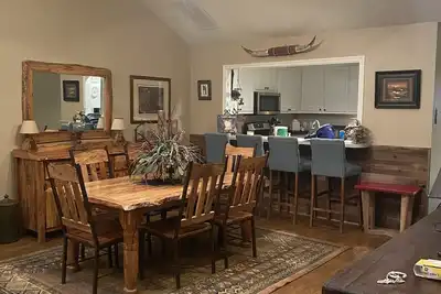 Image de The Cow Palace! Beautiful 3\/2 townhouse with a western flair!