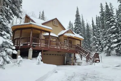 Image de Get Away at this Charming Ridgeview Chalet!
