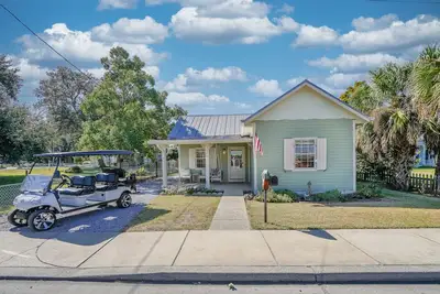 Image de On Main St! Private Heated pool, Golf cart included, Sleeps 10