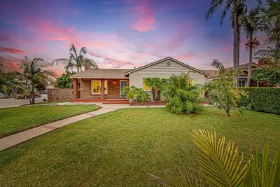Image de Cozy, spacious 4b4b house with high-speed internet near Disney