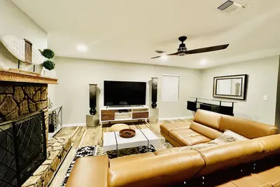 Image de Park 6 cars-5 beds-10 min walk to At&T Stadium & Attractions