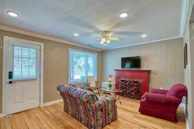 Image de Lovely and tranquil location complemented by modern touches and amenities.