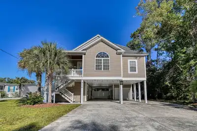 Image de Coastal Charm: Explore, & Relax in our 4 Bedroom Home with Private Pool