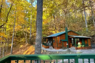 Image de Smoky mountains secluded couples retreat cabin in Franklin!