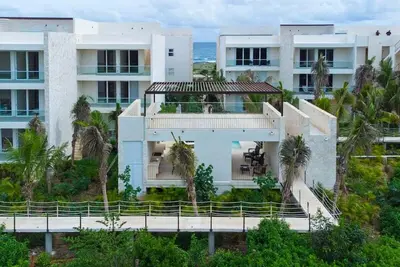 Image de 2br in sea front complex with terrace and jacuzzi!