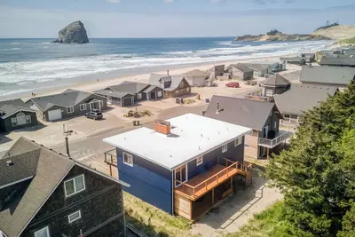 Image de Relaxed Ocean View Across From Haystack Rock with Game Room and Ev Charging!