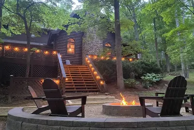 Image de Secluded 5 Acre Lux Log Cabin ~ Hot Tub~Fire Pit