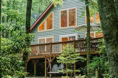 Image de Peaceful Cabin Retreat, New Hot Tub & Cozy Firepit