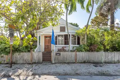 Image de Eliza's Secret - Elegant Tropical Oasis with Private Pool & Guest House