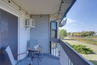 Image de Pet-Friendly Oak Harbor Condo: Walk to Lake!