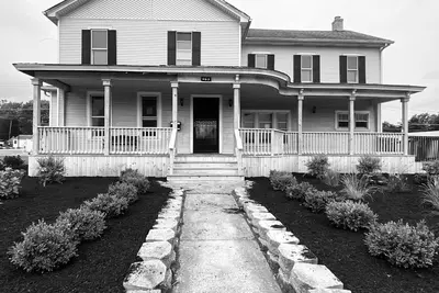 Image de Remodeled Historical Home In Bourbonnais.
