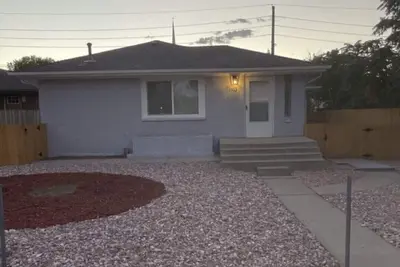 Cheerful updated 3bed room house