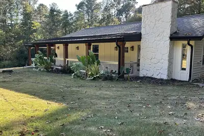 Image de Modern Ranch Style Home. Quietly, Only 15 min from the airport.