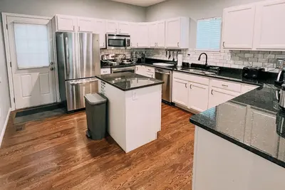 Image de Spacious, Fun, Great for Large Groups 10 min from downtown!