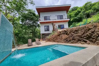 Image de Hilltop Treehouse amazing views near playa Avellanas Tamarindo