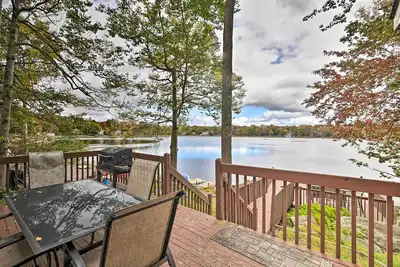 Image de Game Room & Kayaks: Lakefront Poconos Home!