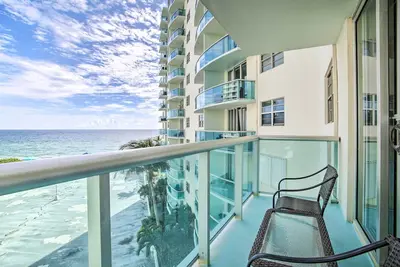 Image de Ocean-View Balcony: Beachfront Hollywood Apt!