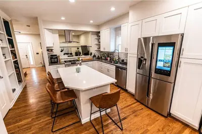 Image de Amazing Fun Great for groups! House 10 Minutes from Downtown.