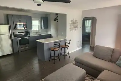Image de Welcome to The Green Iguana. Updated home in a quiet neighborhood!
