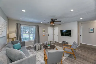 Image de Luxury Modern 3bed\/2bath house, walk to Dt Fishers