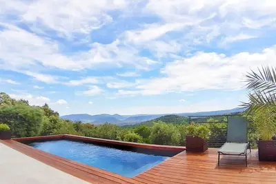 Image de Contemporary Villa With Amazing View Of Lake Salagou
