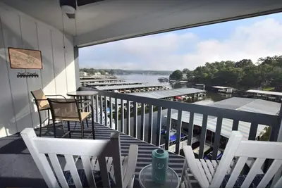Image de Beautiful Updated Condo On The Water! Lake main channel & pool views! ! Boat Slip!