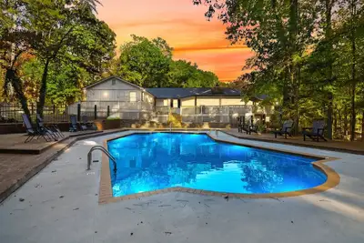 Image de Private & Secluded 5-Acre Gated Estate w/ Pool + Expansive Entertaining Space