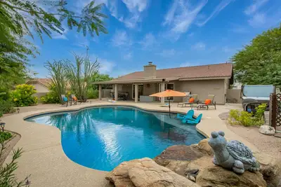 Image de Peaceful, private home with pool & hot tub