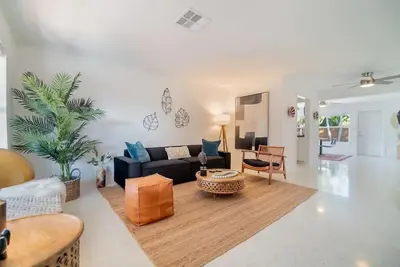 Image de Tropical Modern Villa by The Beach!
