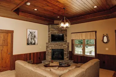 Image de Horse Haven Suite: Luxury Suite in Amish Country, Ohio.