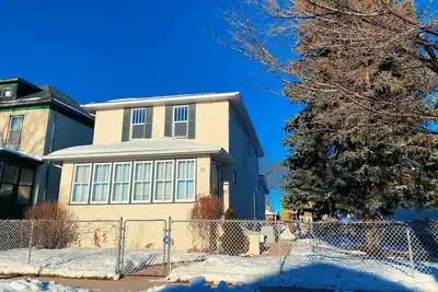 Cozy 2 Bedroom 1 Bathroom 10 minutes from downtown / free parking