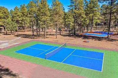 Image de Pickleball | Game Room | Hot Tub | Playground