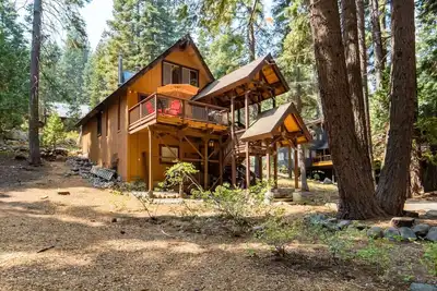 Image de Walk to Ski Lift West Shore Cabin Hot Tub Dog Ok