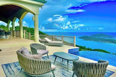 Image de Luxury 5-bedroom villa with infinity edge pool