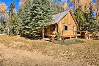 Image de Sun-Lit Orangeville Cabin w/ River Access!