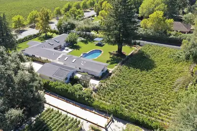 Image de Contemporary, 4 bed home with guest house and pool