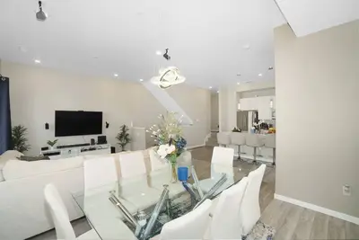 Image de New Modern Luxury Townhome