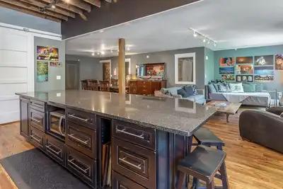 Image de The Residence - Luxury 3 Br apt in downtown Danville